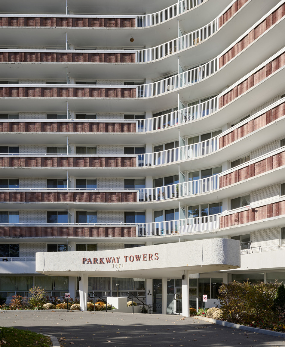 1 bedroom Apartments for rent in Ottawa at Parkway Towers - Photo 01 - RentersPages – L420471