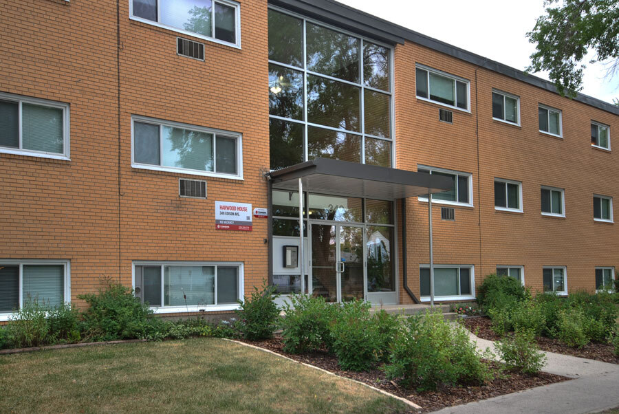 2 bedroom Apartments for rent in Winnipeg at Harwood House, - Photo 01 - RentersPages – L412407